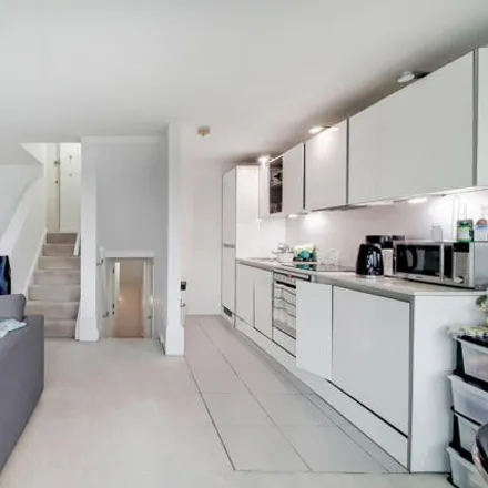 Image 3 - Aragon Tower, Londres, London, Se8 - Apartment for sale