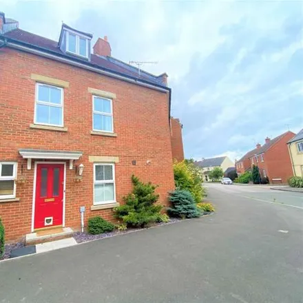 Rent this 3 bed duplex on Butleigh Road in Swindon, SN25 2AA