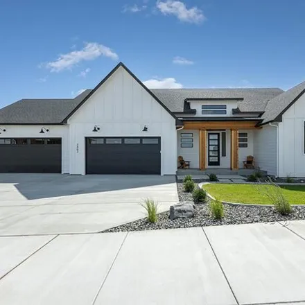 Buy this 5 bed house on West 28th Avenue in Kennewick, WA 99338