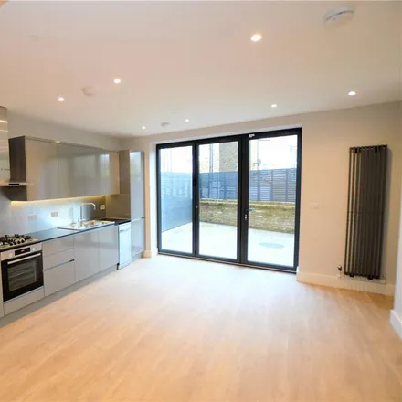 Rent this 1 bed apartment on 124 Gipsy Hill in London, SE19 1PL