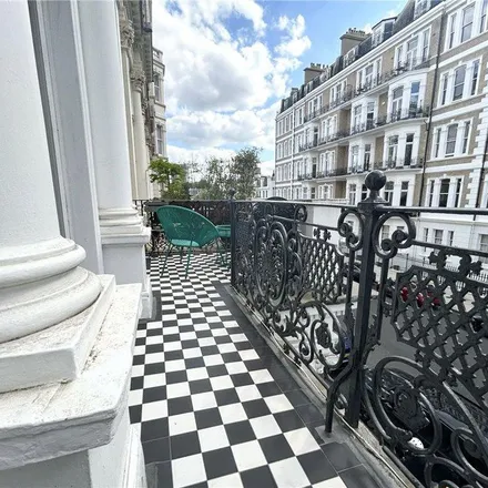 Image 3 - 37 De Vere Gardens, London, SW7 5BB, United Kingdom - Apartment for rent