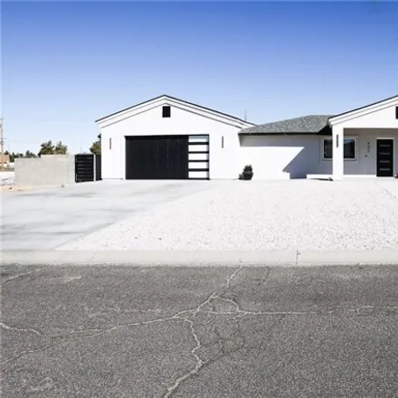 Buy this 3 bed house on 860 Harrod Way in Kingman, AZ 86401