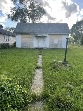 Buy this 2 bed house on 854 North Gladstone Avenue in Indianapolis, IN 46201