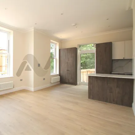 Rent this 3 bed apartment on 89 Crouch Hill in London, N8 9EG