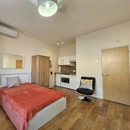Rent this studio apartment on 24 Newmarket Road in Cambridge, CB5 8DT