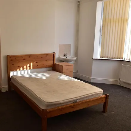 Rent this 6 bed room on 18 Minster Road in Coventry, CV1 3AT