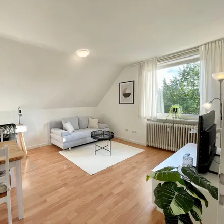 Rent this 2 bed apartment on Schellingstraße 92 in 22089 Hamburg, Germany
