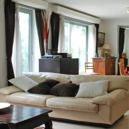 Rent this 5 bed apartment on Boulogne-Billancourt in Hauts-de-Seine, France