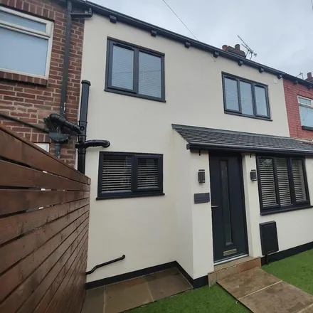 Rent this 2 bed townhouse on 92 Longroyd View in Leeds, LS11 5EZ