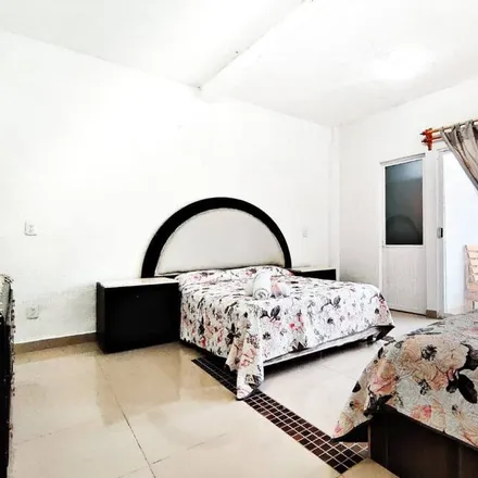 Rent this 3 bed house on Tepoztlán