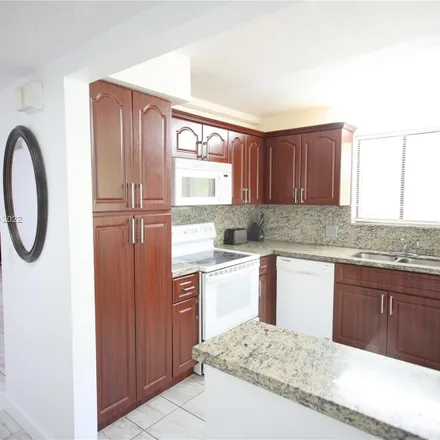 Image 2 - 426 Lakeview Drive, Weston, FL 33326, USA - Condo for rent