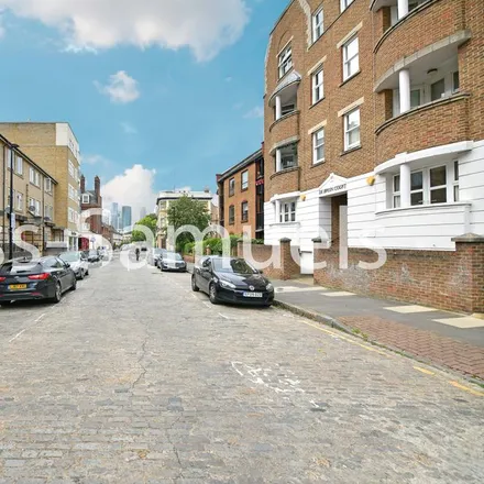 Rent this 5 bed townhouse on 42 Ferry Street in London, E14 3DT