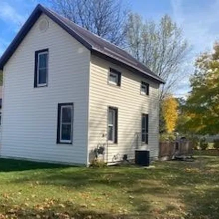 Buy this 4 bed house on 512 Superior Street in Boscobel, Grant County
