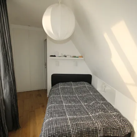 Rent this 2 bed apartment on 73 Rue de la Pompe in 75016 Paris, France