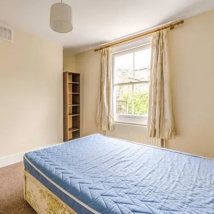 Rent this 4 bed apartment on Cardozo Road in London, N7 9RJ