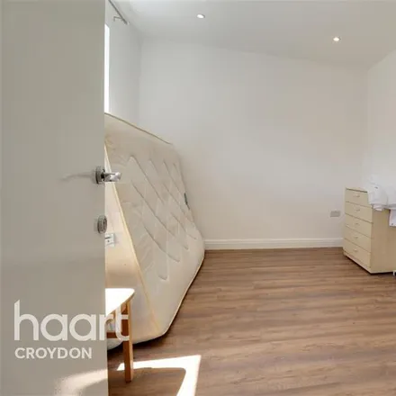 Rent this 1 bed room on 9 Hurst Road in London, CR0 1JU