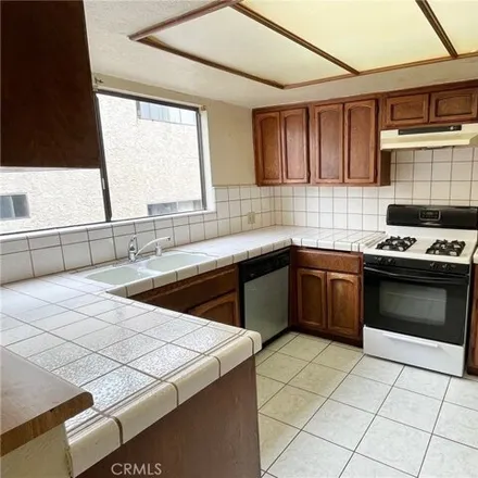 Image 7 - 7083 Kester Avenue, Los Angeles, CA 91405, USA - Townhouse for sale