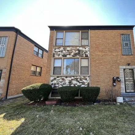 Buy this 8 bed house on 1019 East 93rd Street in Chicago, IL 60619