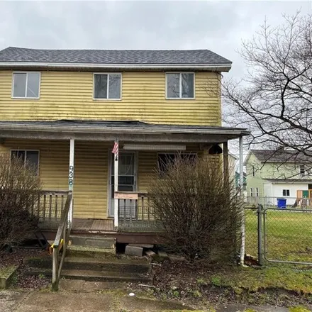 Buy this 3 bed house on 939 Railroad Street in East Liverpool, OH 43920