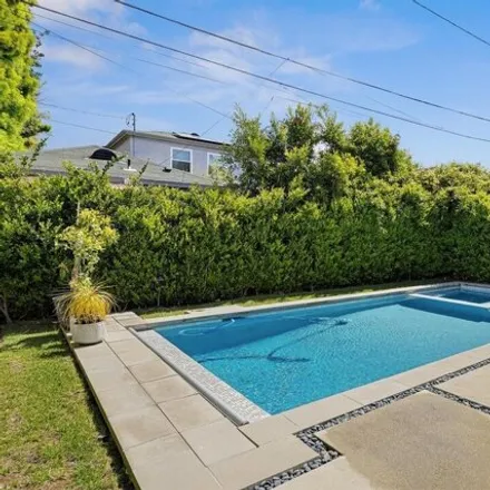 Image 8 - 3716 Rosewood Avenue, Los Angeles, CA 90066, USA - House for sale