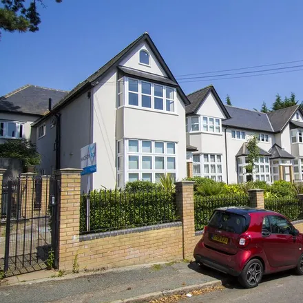 Rent this 2 bed apartment on Oaklands School in 6-8 Albion Hill, Loughton