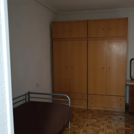 Rent this 2 bed apartment on Madrid in Calle de Cartagena, 32