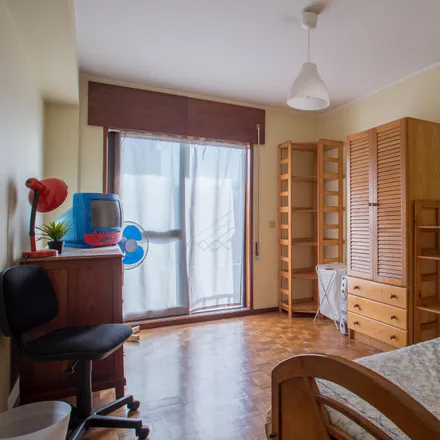 Rent this 4 bed room on Praceta Vitorino Nemésio in 4425-632 Pedrouços, Portugal