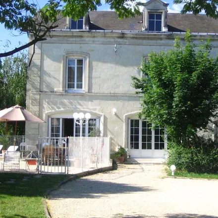 Rent this 12 bed house on 86100 Châtellerault