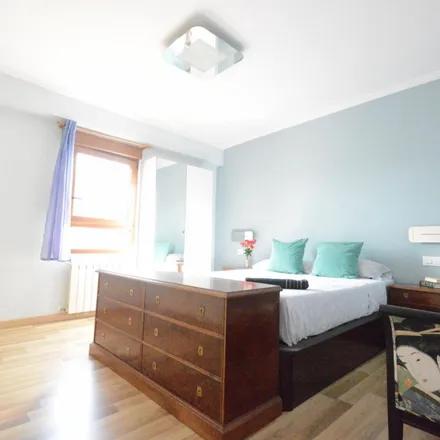 Rent this 3 bed apartment on Carrer de Sant Vicent de Paül in 16, 46019 Valencia