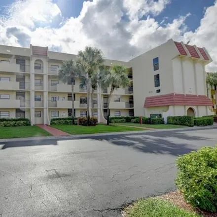 Buy this 2 bed condo on 23398 Carolwood Lane in Palm Beach County, FL 33428