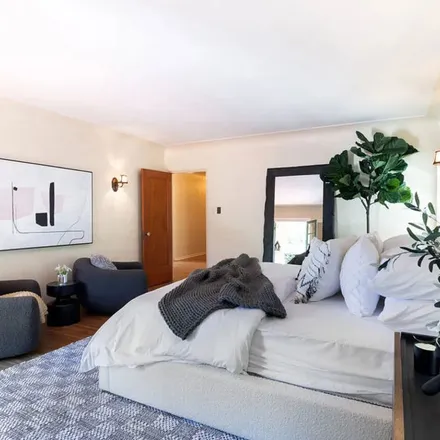 Rent this 3 bed apartment on 829 South Spaulding Avenue in Los Angeles, CA 90036