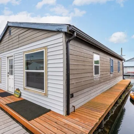 Buy this studio house on Jantzen Beach Center in North Jantzen Avenue, Portland