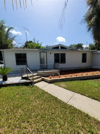 Buy this 3 bed house on 16842 SE 100th Court in Marion County, FL 34491