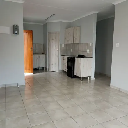 Image 5 - 2nd Avenue, Rustenburg Ward 34, Rustenburg, 0393, South Africa - Apartment for rent