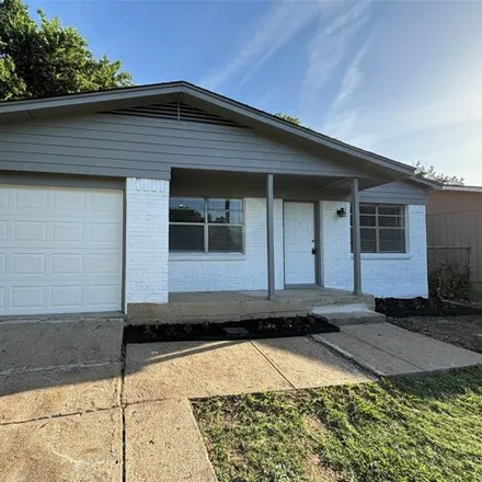Image 3 - 1818 Beaumont St, Grand Prairie, Texas, 75051 - House for sale