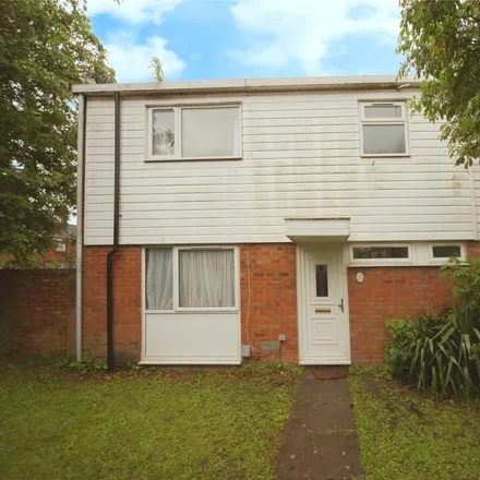 Rent this 3 bed townhouse on 102 Bromley Gardens in Houghton Regis, LU5 5RJ