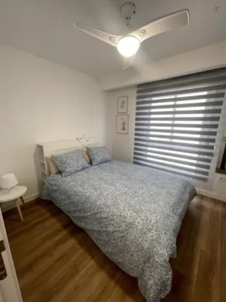 Rent this 4 bed room on Calle Madrid in 115, 28902 Getafe