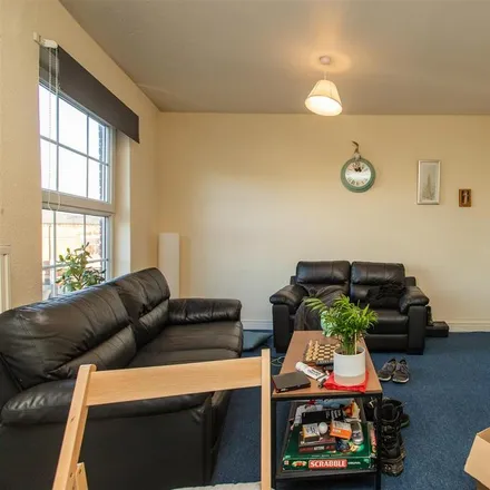 Rent this 3 bed apartment on Papa John's in 860 Bristol Road, Selly Oak