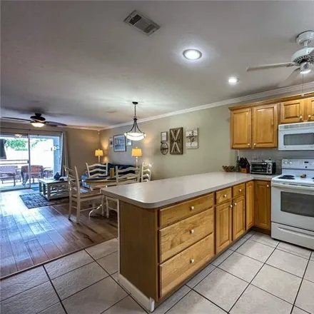 Image 5 - Cypress Lake Country Club, 6767 Winkler Road, Fort Myers Beach, Lee County, FL 33919, USA - Townhouse for rent
