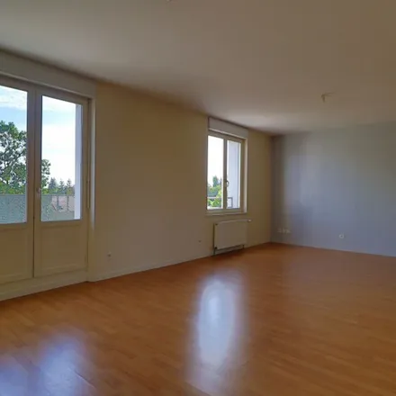 Rent this 4 bed apartment on Le Nemrod in Avenue du 1er Mai, 10000 Troyes