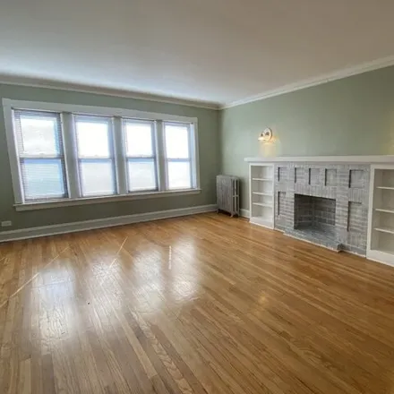 Image 4 - 2650 East 74th Street, Chicago, IL 60649, USA - House for sale