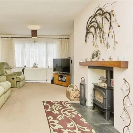 Image 3 - 2 Hazelwood Close, Binstead, PO33 2UP, United Kingdom - House for sale