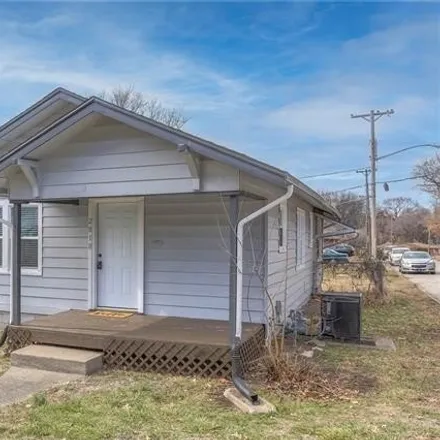 Buy this 3 bed house on 2717 Longwood Avenue in Kansas City, KS 66104