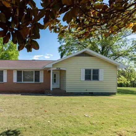 Buy this 3 bed house on 992 Evergreen Street in Hollister, MO 65672