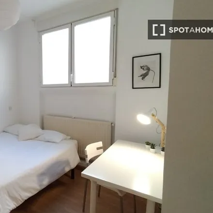 Rent this 7 bed room on Madrid in Calle de Julián Zugazagoitia, 13