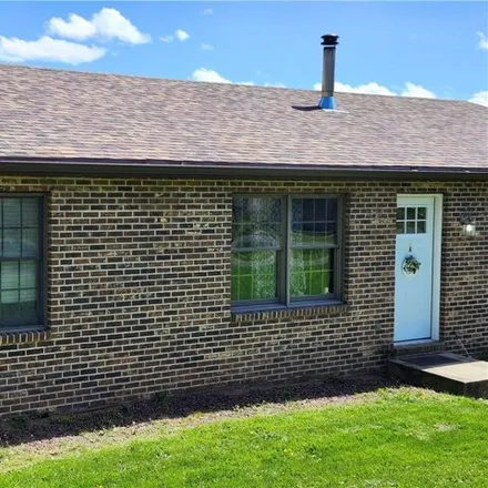 Image 3 - 13239 East Liverpool Road, West Point, Columbiana County, OH 44432, USA - House for sale