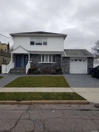Rent this 3 bed house on 226 Garfield Avenue in Village of Mineola, North Hempstead