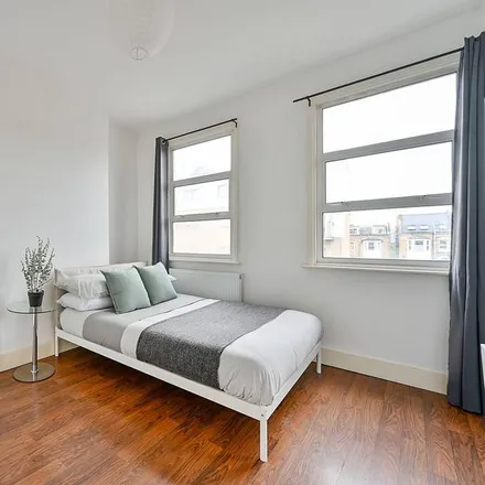 Rent this studio apartment on 20 Drayton Green Road in London, W13 8RY