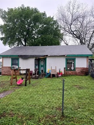 Buy this 2 bed house on 834 South Osage Avenue in Okmulgee, OK 74447