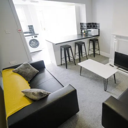 Rent this 5 bed townhouse on 345 Ecclesall Road in Sheffield, S11 8PE